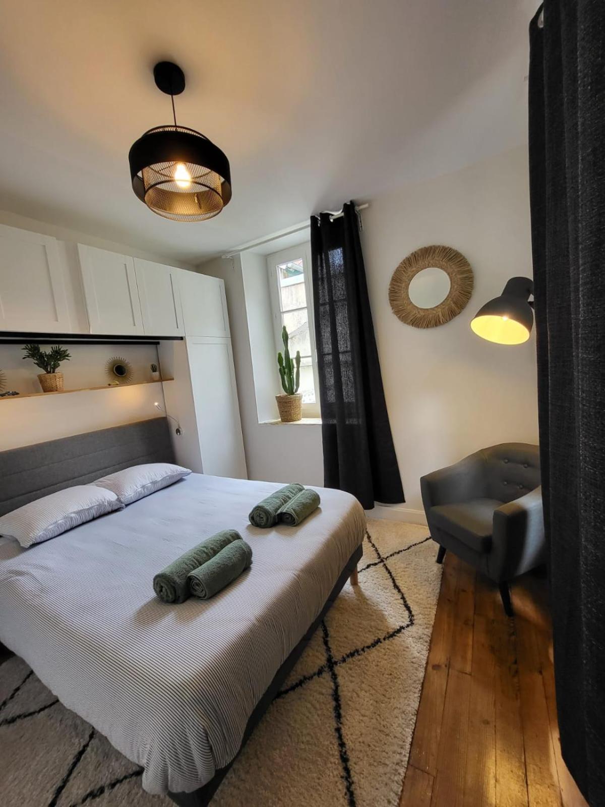 Le Patio - Appartement Calme - Hyper Centre ポー エクステリア 写真